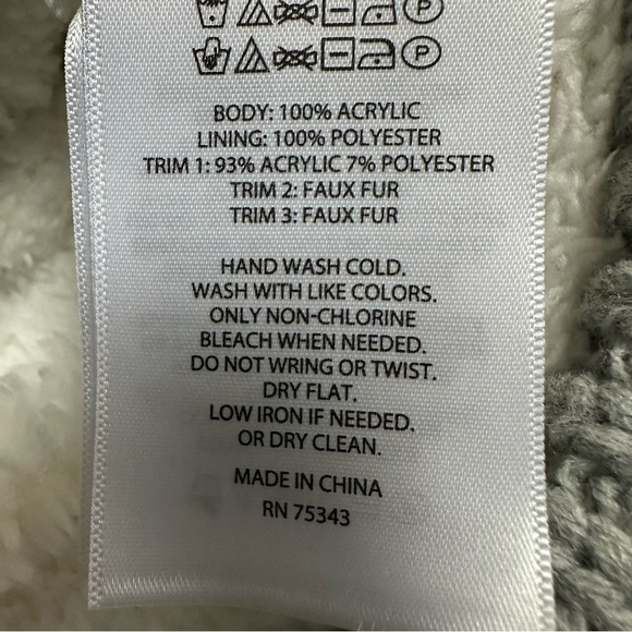 Rachel Zoe Gray Knit Fleece-Lined Beanie Winter Hat with Pom - Picture 7 of 8